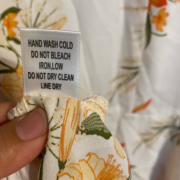Ups & Downs light weight blouse w white and orange Lillie’s! - Picture 5 of 5